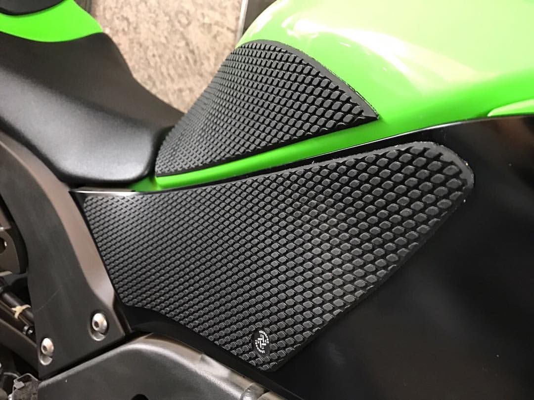 TechSpec Snake Skin Tank Grip Kit – Kawasaki Ninja ZX-10R / RR (2016–2025+)